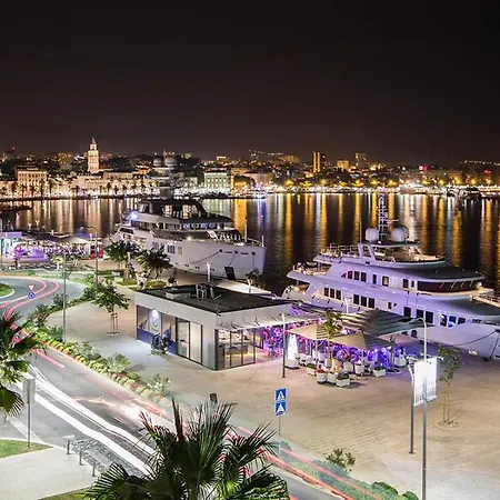 Luxury Mia *