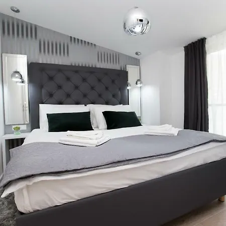 Luxury Mia *